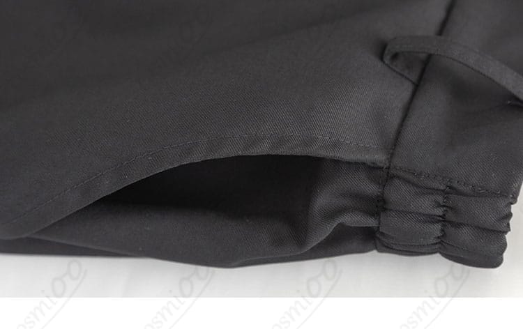 袖口部分のデザインや装飾のディテールが見える画像。シンプルで上品なデザイン。