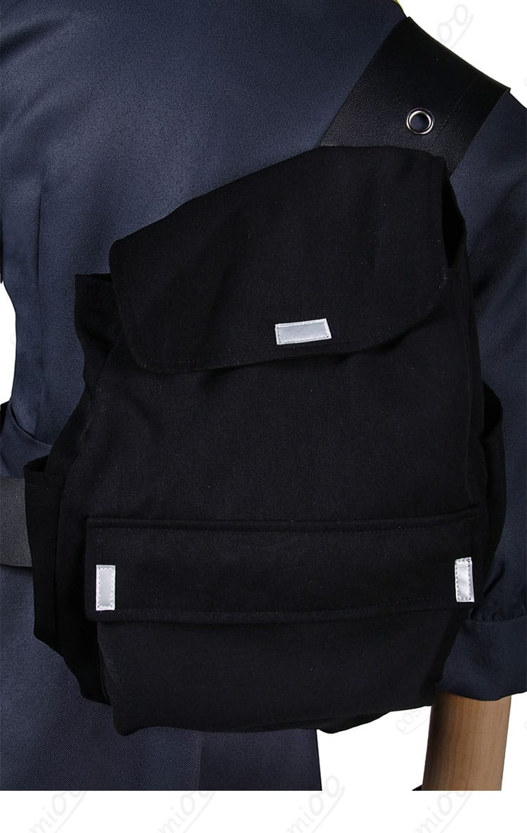 フランカ コスプレ衣装の背中部分の装飾。バックパックデザインがキャラクターの特徴を完璧に再現。