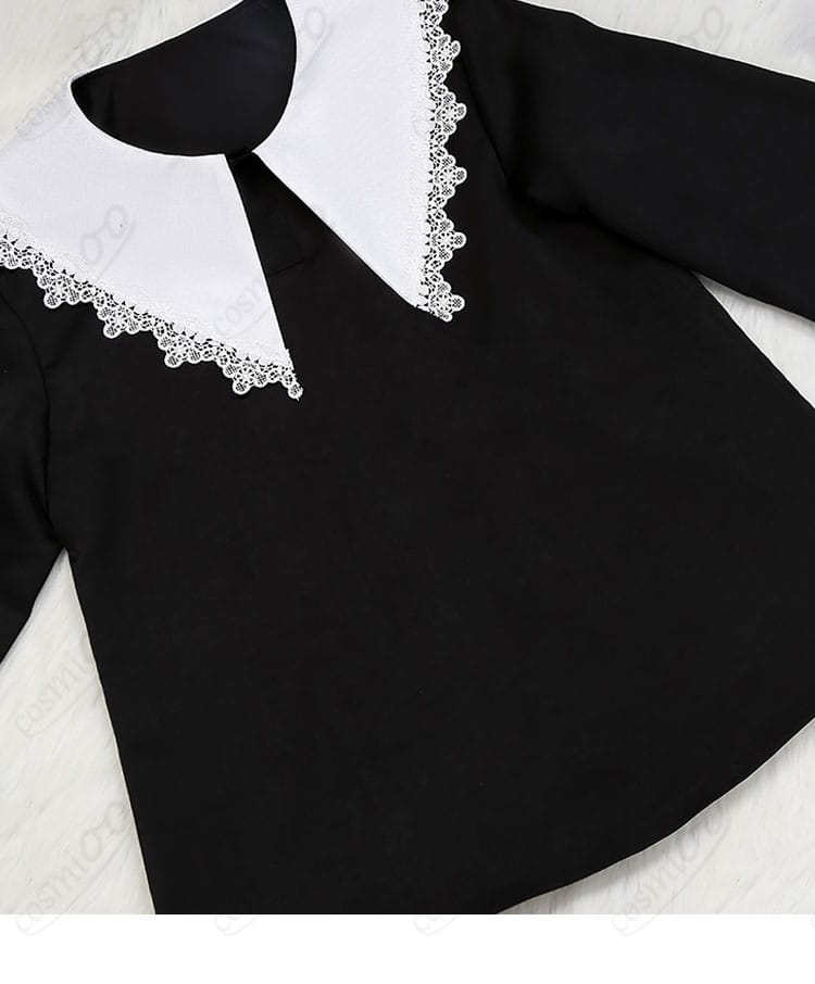 服の上衣部分の詳細。私服（幼少期）のデザインがしっかりと反映された部分。