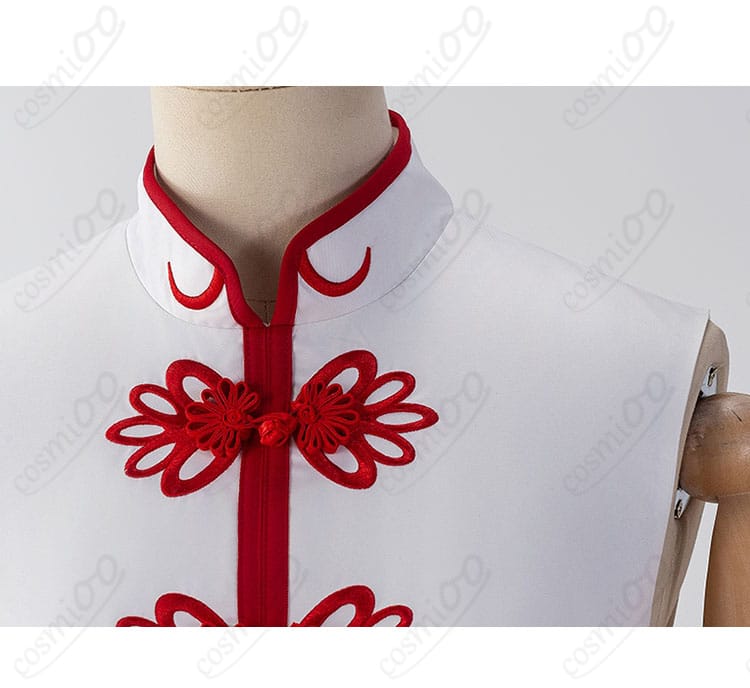 服の襟の装飾詳細写真。神楽のコスプレ衣装に特徴的な襟のデザインがしっかりと表現されています。