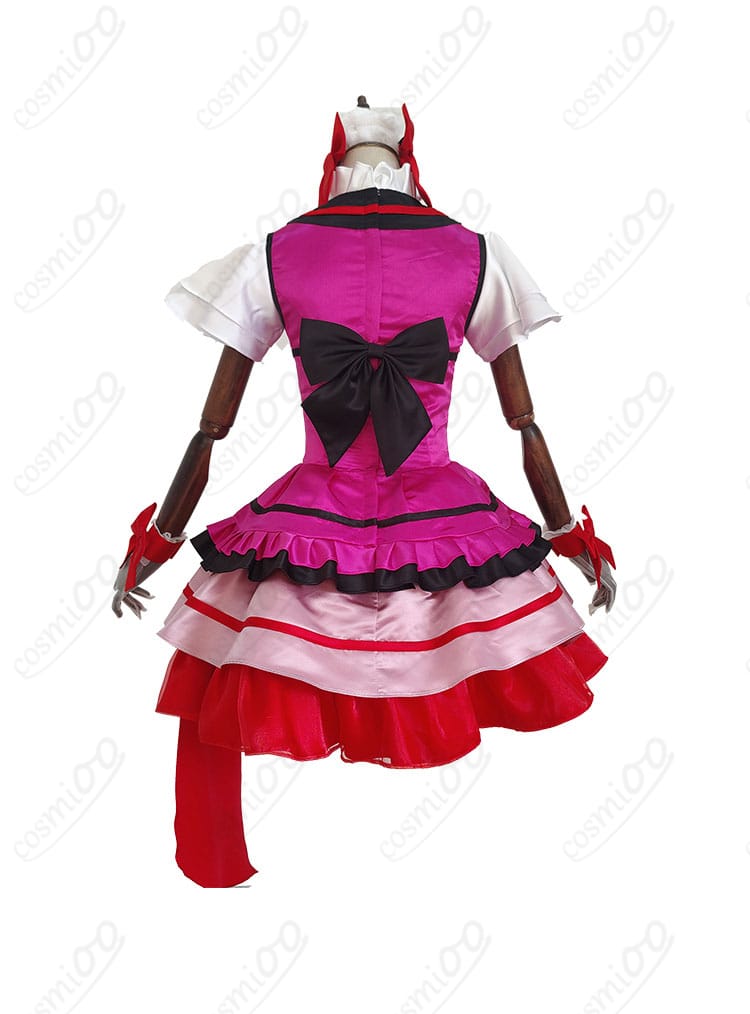 矢澤にこのコスプレ衣装左側のディテール。背部蝶結びと袖の美しい装飾が特徴的なデザイン。