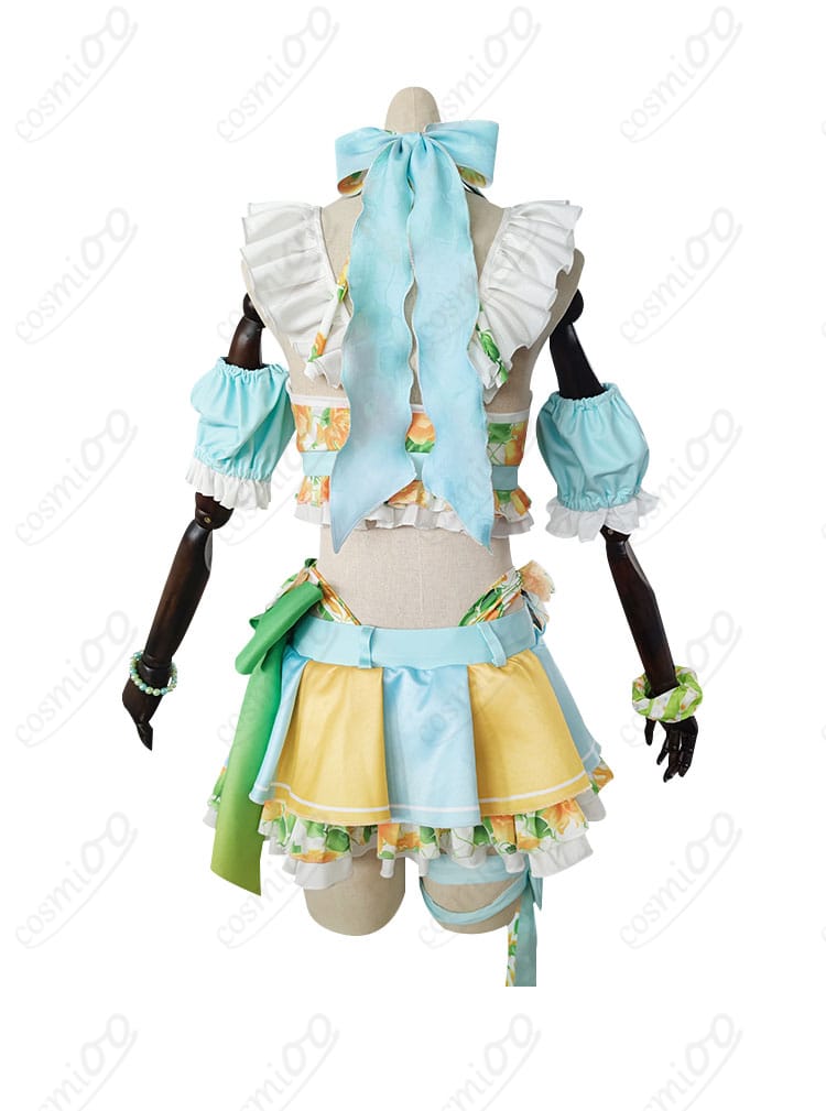 商品背面のコスプレ衣装。小泉花陽の水着衣装の後ろ姿、背中部分とデザインが確認できる。