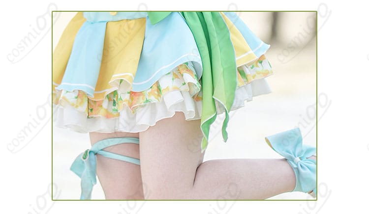 スカート装飾の詳細。小泉花陽の水着コスプレ衣装、スカート部分の装飾やディテールが見える。