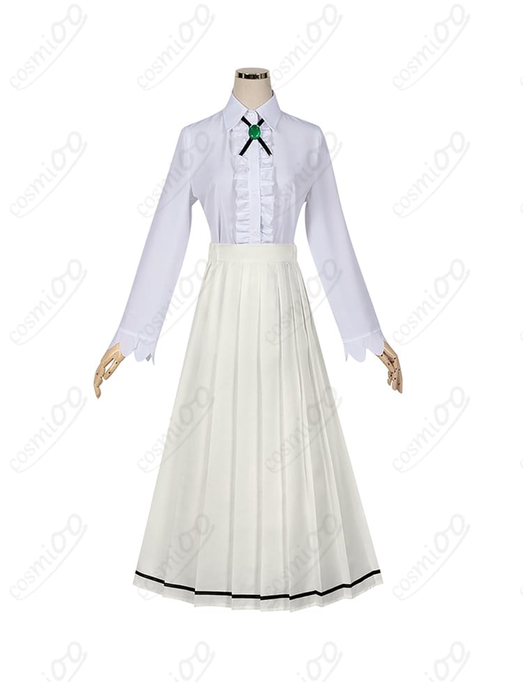 内搭衬衫服装细节图。衬衫部分のディテール、ボタンやステッチなどの細部に注目。