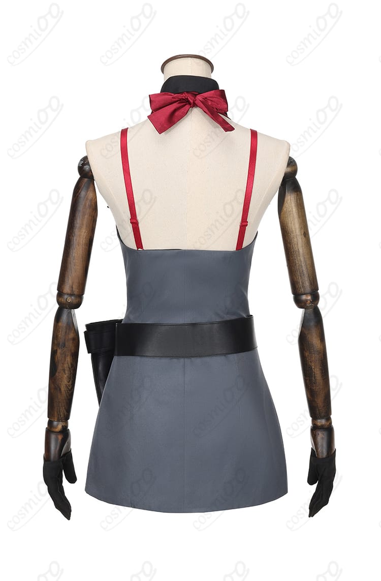 服装背面の細部、背中の装飾が目立つ京極サツキのコスプレ衣装。ブルーアーカイブのキャラクターを忠実に再現。