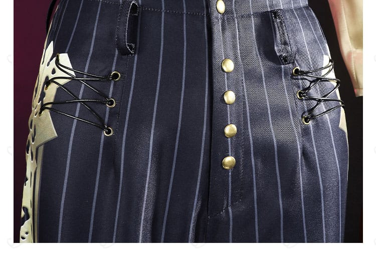 パンツ装飾のディテール画像。細部まで再現された空軍コスプレ衣装のパンツ部分。