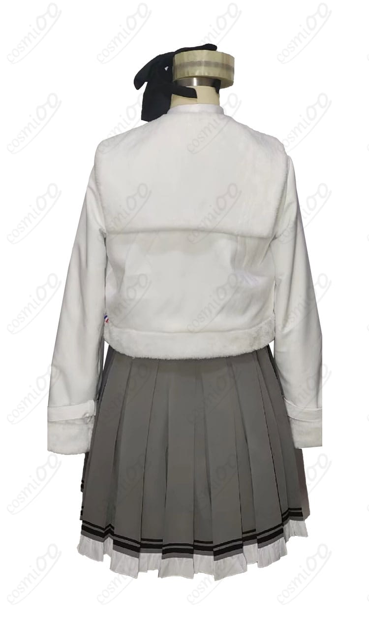 三善タカネコスプレ衣装の背面。細部まで忠実に再現されたデザイン。