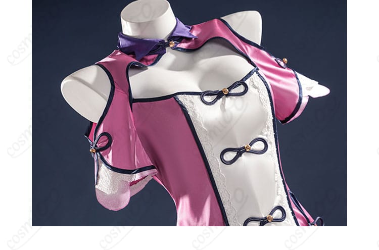 服の襟元装飾の詳細画像 | 星宮六喰 コスプレ衣装の襟元ディテール