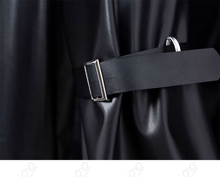 外套背面のリボン装飾、ジェインの衣装にふさわしいエレガントなデザイン。
