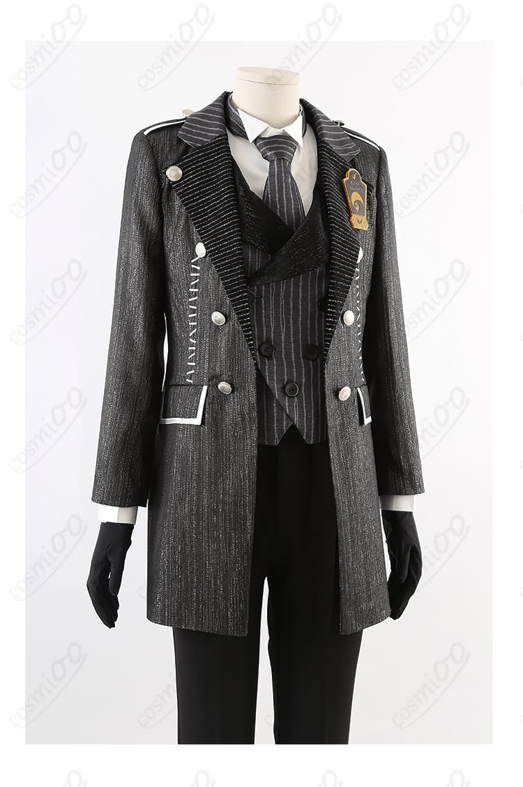 コスプレ衣装の門襟部分の装飾詳細。ツイステのキャラクターらしい豪華で精緻なデザイン。