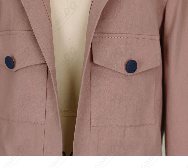 服装の門襟装飾ディテール。タウニー衣装の前立て部分のディテールを強調した画像です。