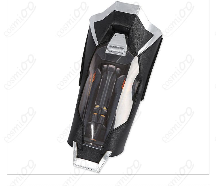 手鎧正面装飾の詳細。テホのコスプレ衣装の手鎧がしっかりとディテールまで再現されています。