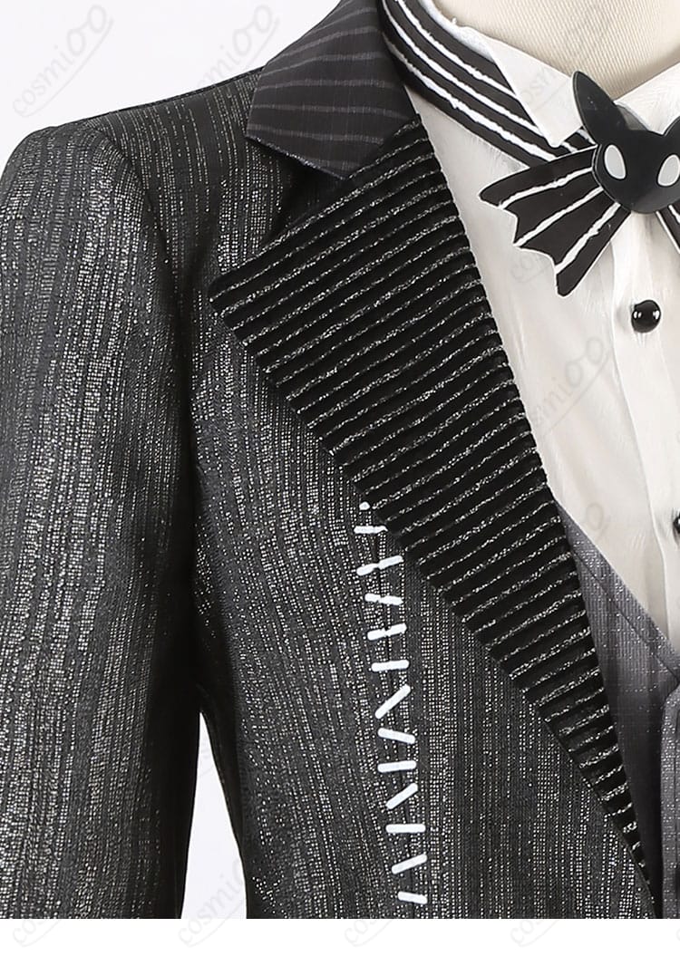 エペル・フェルミエ コスプレ衣装 外套肩部の装飾ディテール。精緻な刺繍が施されています。