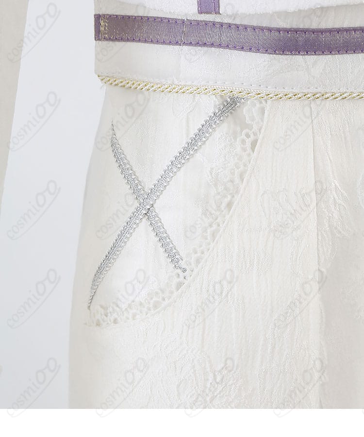 ポケット口の蕾モチーフ装飾のクローズアップ