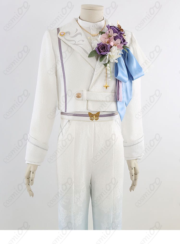 ジャケット襟の図案装飾ディテール。縁取りのメリハリが映える