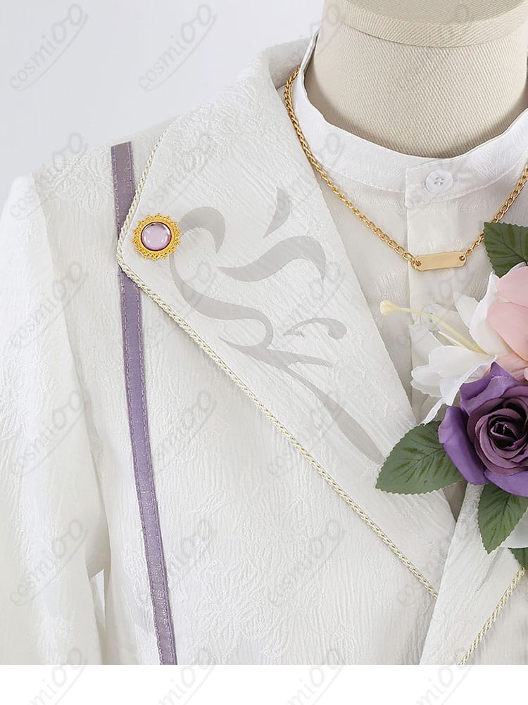 コート襟の装飾図案とラインの質感を捉えた近接画像