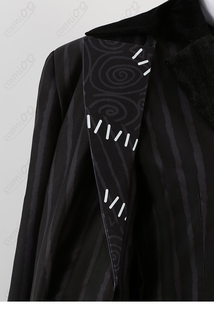 ジャミル ナイトメアースーツ 外套（マント）襟の装飾ディテール。高級感のある意匠