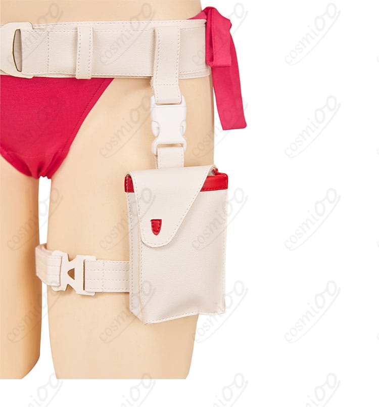 キャミィ水着コスプレの腰飾りディテール。ベルトと飾りの質感を強調