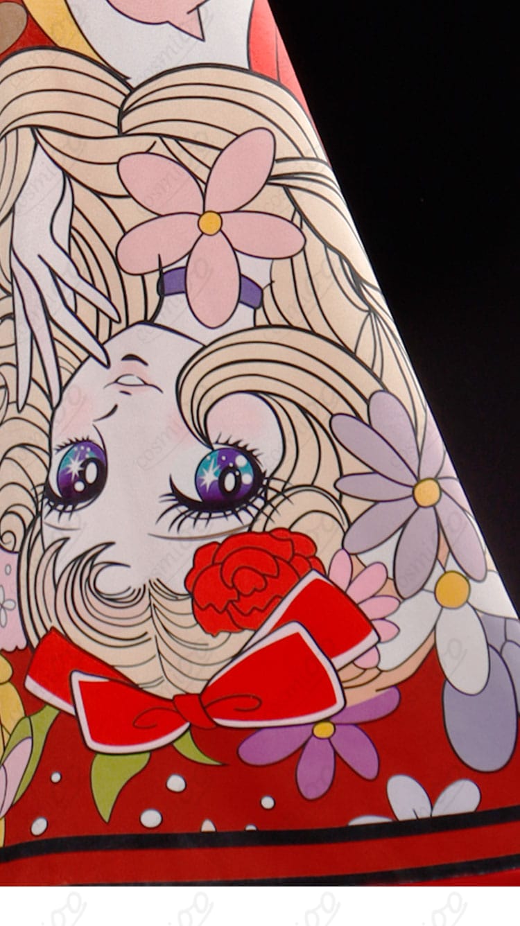 凶鳥狂死香 私服コスプレ衣装のマント落書き風モチーフ。キャラクター性を強調する装飾を再現。