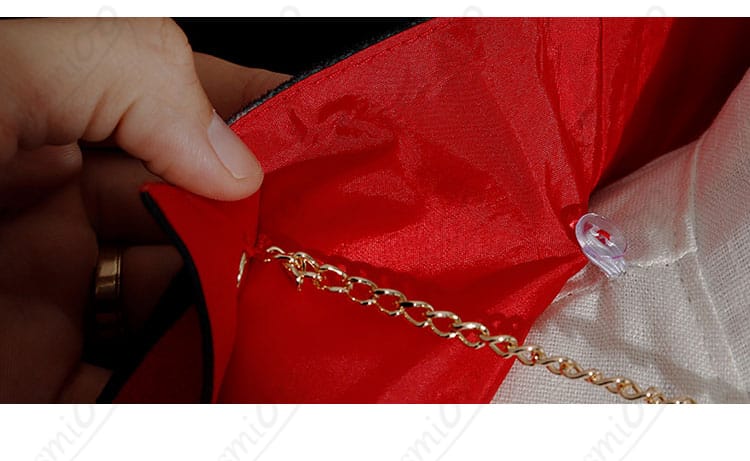 凶鳥狂死香 私服コスプレ衣装のボタン装飾アップ。質感と縫製の整いをクローズアップ。