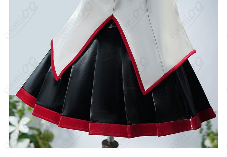 背面スカート装飾のアップ。ドレープと広がりが均一で、回転ポーズにも強い設計を説明する画像。