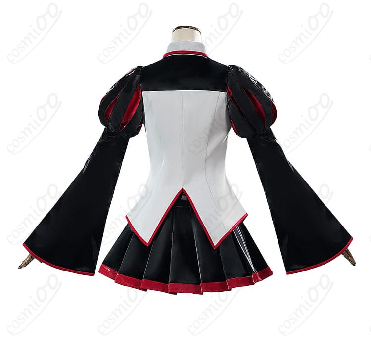 雑音ミク衣装の背面全体。背中のラインとスカートの落ち感が撮影で映える設計であることがわかる写真。