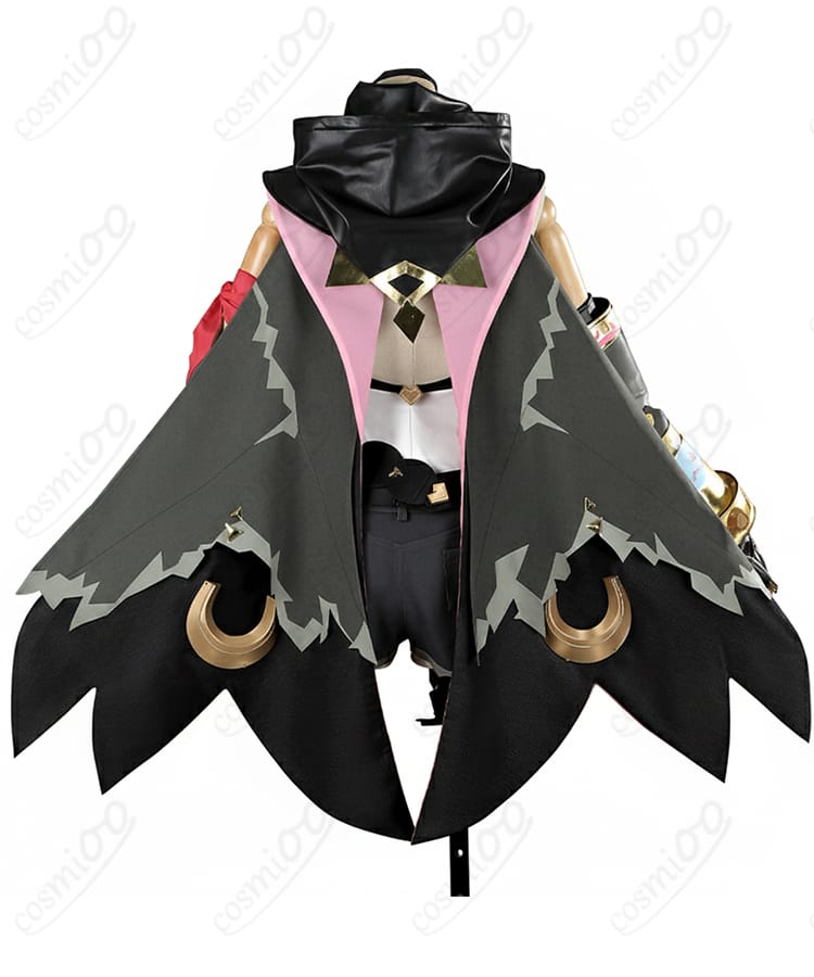 原神 ヤフォダ コスプレ衣装の背面全体写真。フード付きマントと背飾りの構成が分かるイベント向け視点