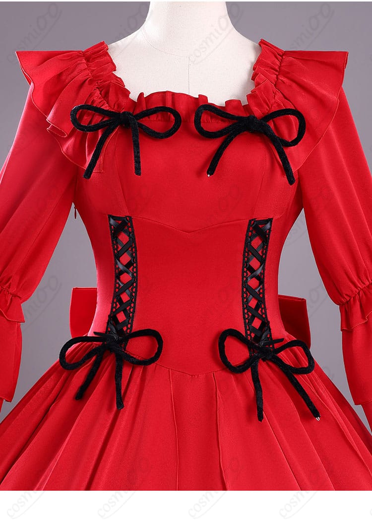 ドレス正面の衣襟装飾ディテール|豪華な縁取りと繊細な刺繍が美しいスカーレット衣装