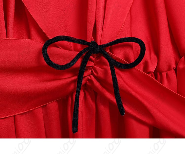 スカート裾装飾ディテール|広がるラインと繊細なレース装飾が魅力