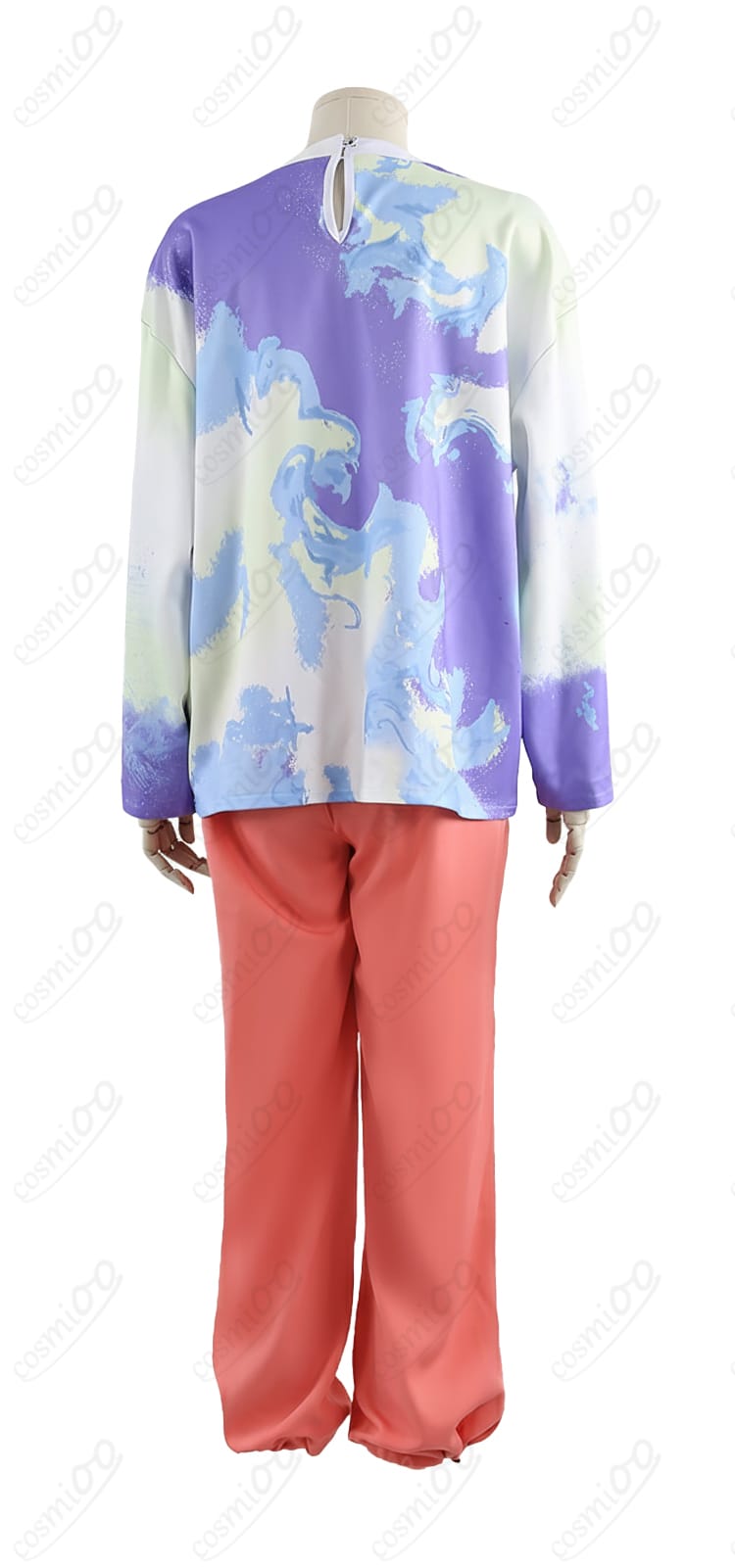 湊大瀬 コスプレ衣装 背面図|背中のデザイン・細部の装飾まで丁寧に再現した後ろ姿