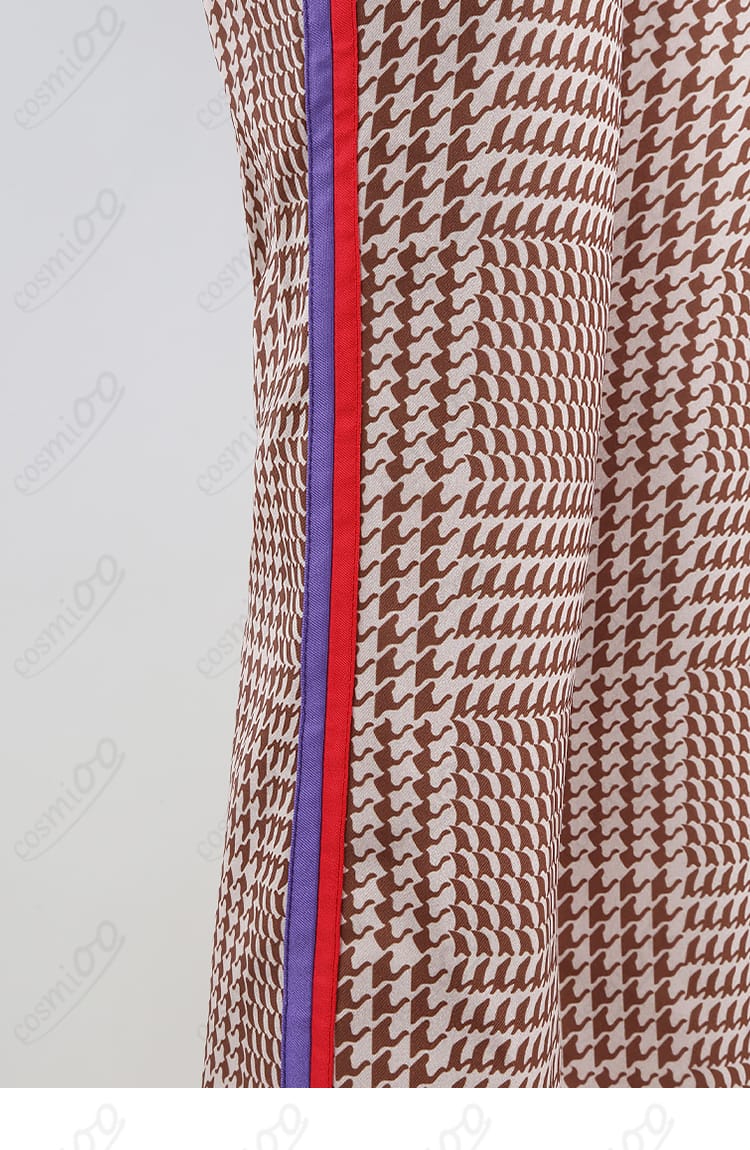 本橋依央利 コスプレ衣装 パンツ紫紅ライン装飾ディテール|アクセントカラーが映えるデザイン