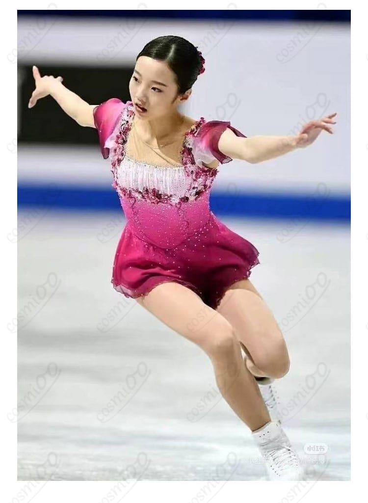 本田真凜 競技用スケートドレス風 コスプレ衣装を着用した運動シーン|優雅な滑りを再現・イベント撮影に最適