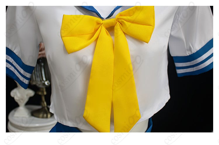 らき☆すた 泉こなた コスプレ衣装 黄色リボン装飾細部|胸元を彩るリボンデザインが可愛いポイント
