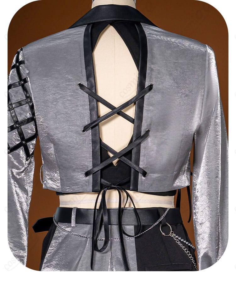 背面黒紐装飾細部|細部まで忠実に再現された背中リボンデザイン