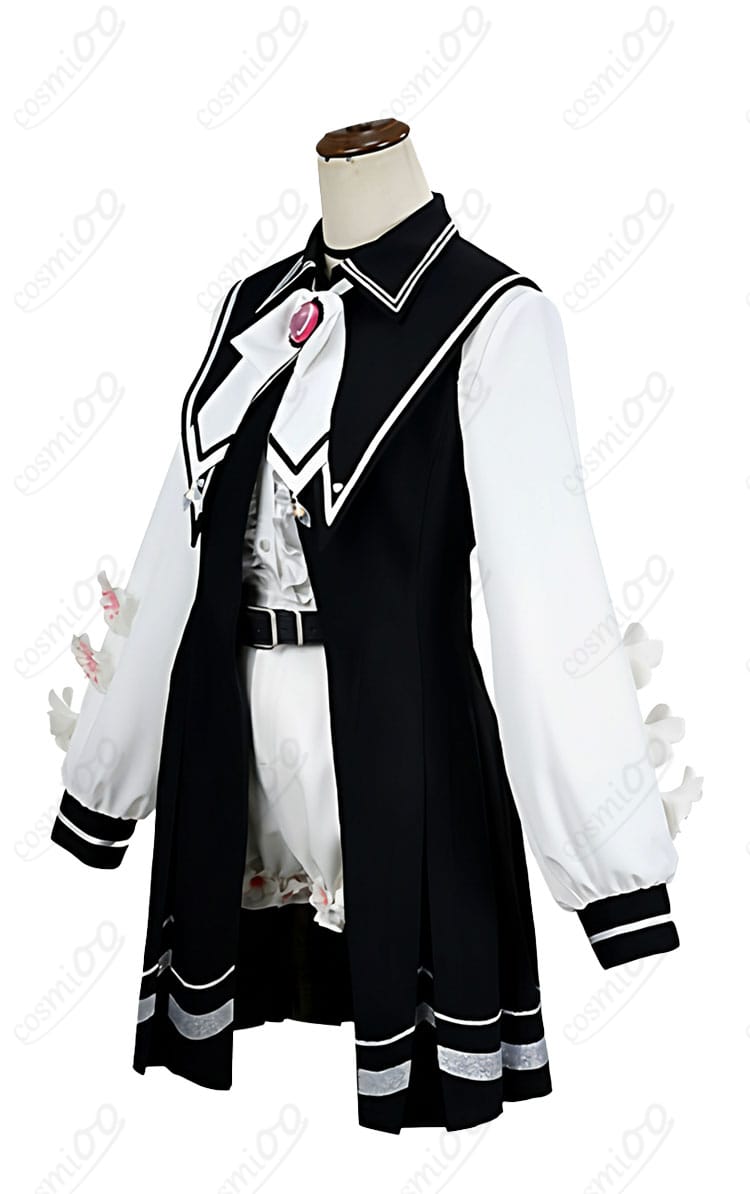 桜羽エマ コスプレ衣装 側面アングル|コートやベレー帽のシルエットが際立つ横姿