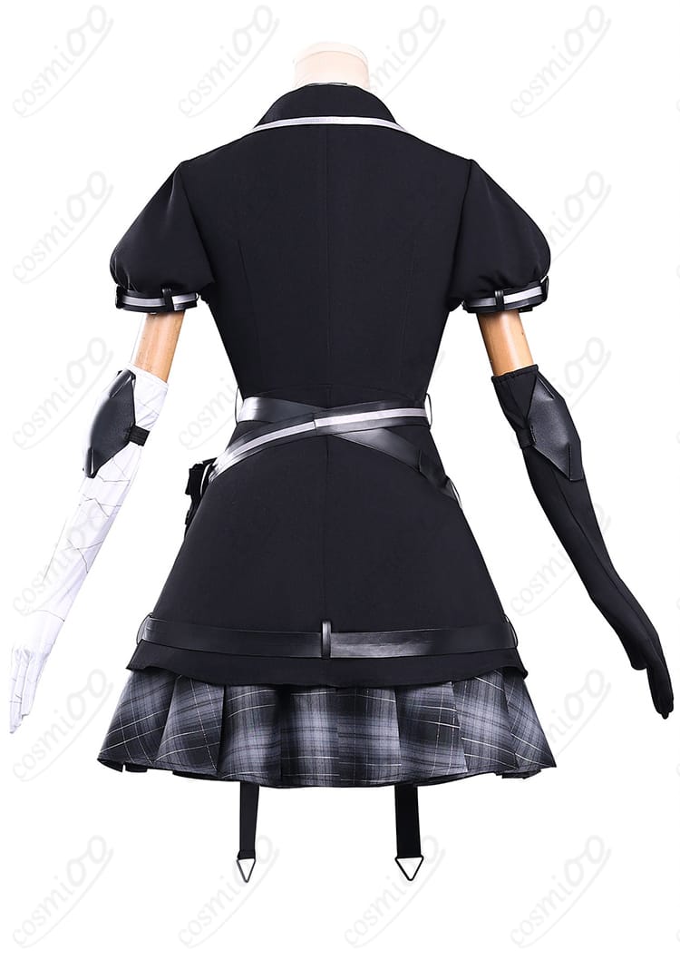 黒部ナノカ コスプレ衣装 背面図|衣装の背中デザインとマントの質感を確認