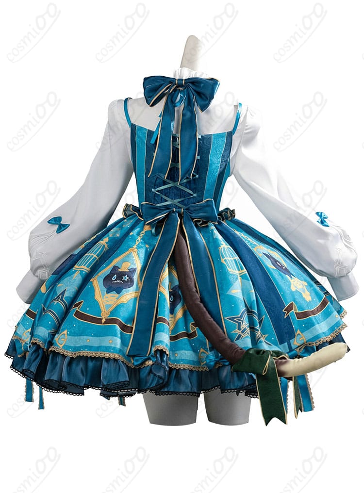 原神 リネット コスプレ衣装 背面全体図。背中の大きなリボンと柔らかな生地感が特徴。