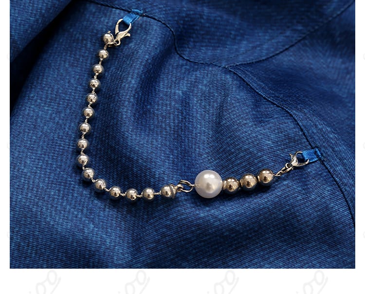 『Deep into you』コスプレ 肩掛け装飾部分のアップ 細やかな縫製技術をチェック