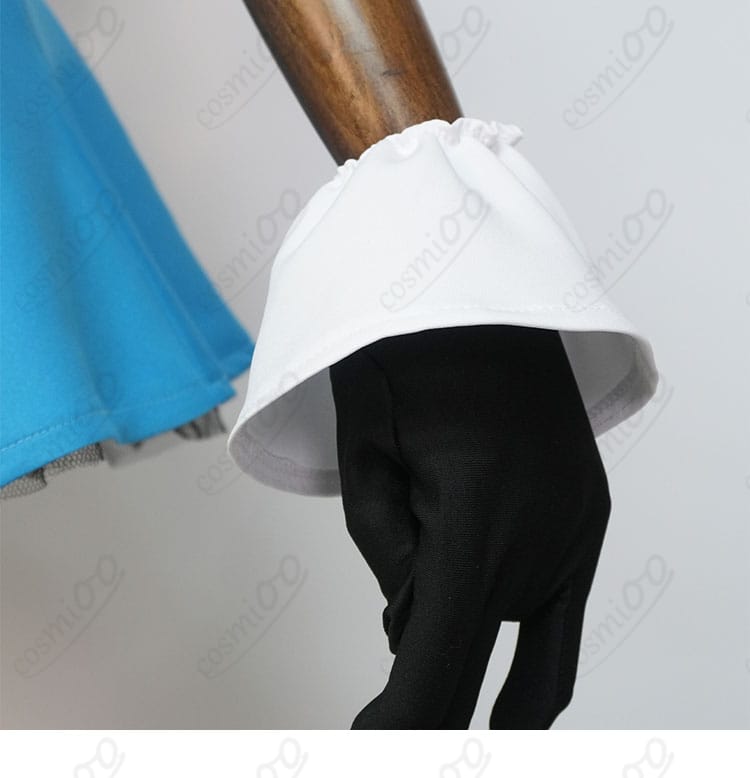 腕飾り部分の細部写真。素材感と装飾の立体感を美しく表現。