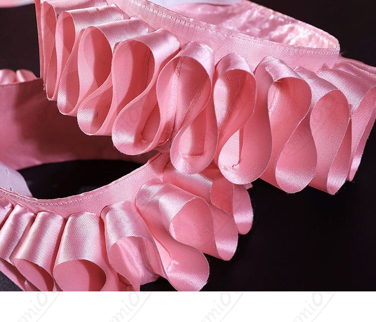 暁山瑞希 コスプレ衣装 脚部アクセサリー装飾ディテール|全身コーデを引き締めるデザイン。