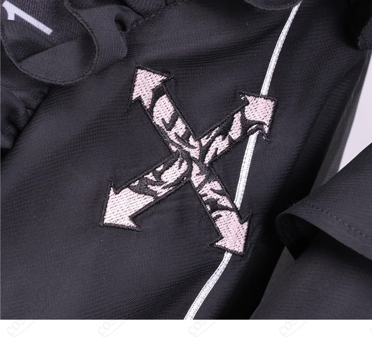 ラプラス・ダークネス コスプレ 腰部の矢印アイコン装飾 詳細