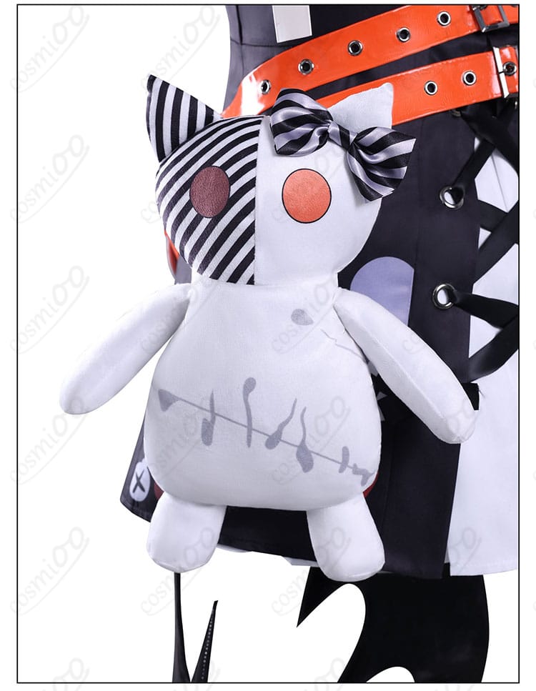 腰間ぬいぐるみ装飾のアップ画像|沢渡ココ 囚人服コスプレ