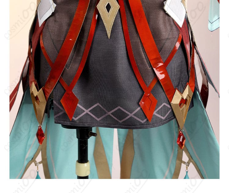 コスプレ衣装の裾の装飾ディテール、優雅で華やかな印象