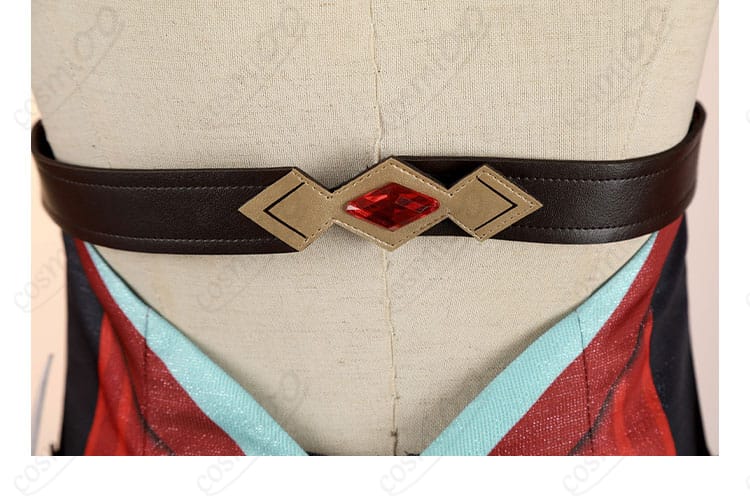 コスプレ衣装の背中の装飾ディテール、キャラクター性を強調