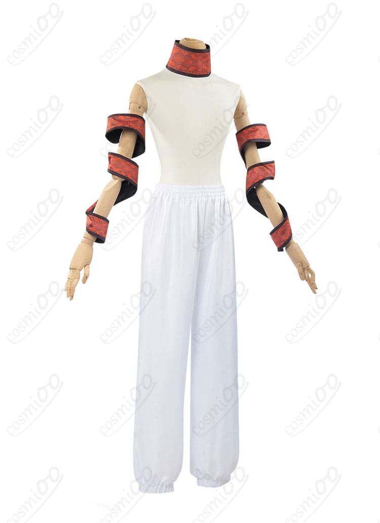 白色の服装の側面装飾細部。エレガントで精緻なデザインが施された装飾部分。