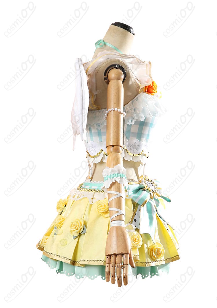 右肩の衣装装飾ディテール 花陽衣装の特徴的な肩のデザイン