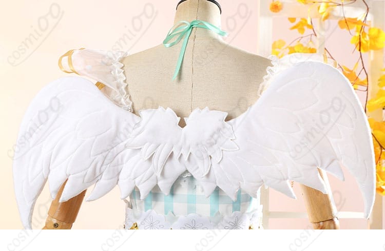 背中の羽の装飾細部 背面の羽飾りがアクセントに