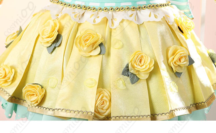 スカート部分の装飾ディテール 柔らかいフリルと美しい装飾が特徴