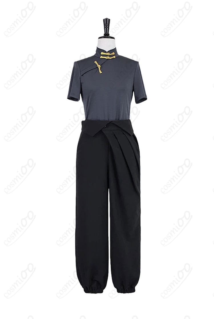 半袖トップスのディテール。袖口の縫製や生地の薄手感、通気性の良さが伝わる近接カット。