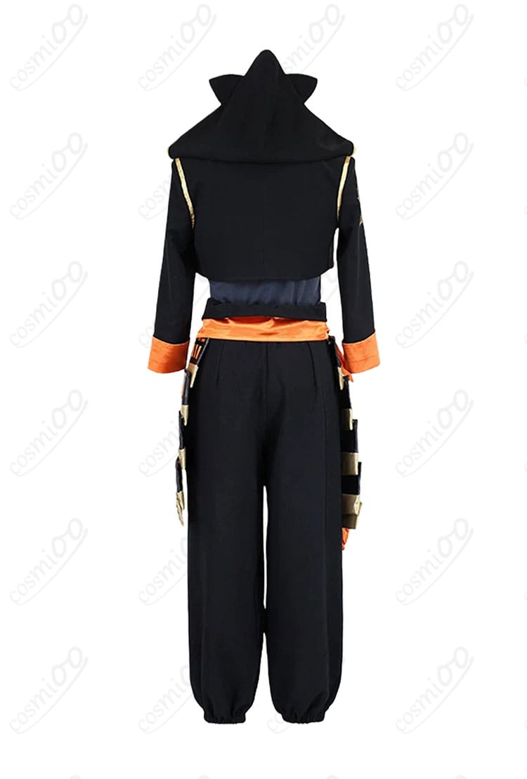 火車切広光 コスプレ衣装の背面。フードの形状、背面の落ち感、布ベルトの回り込みと固定位置が見える。